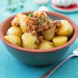 Garlicky potato salad 250x250